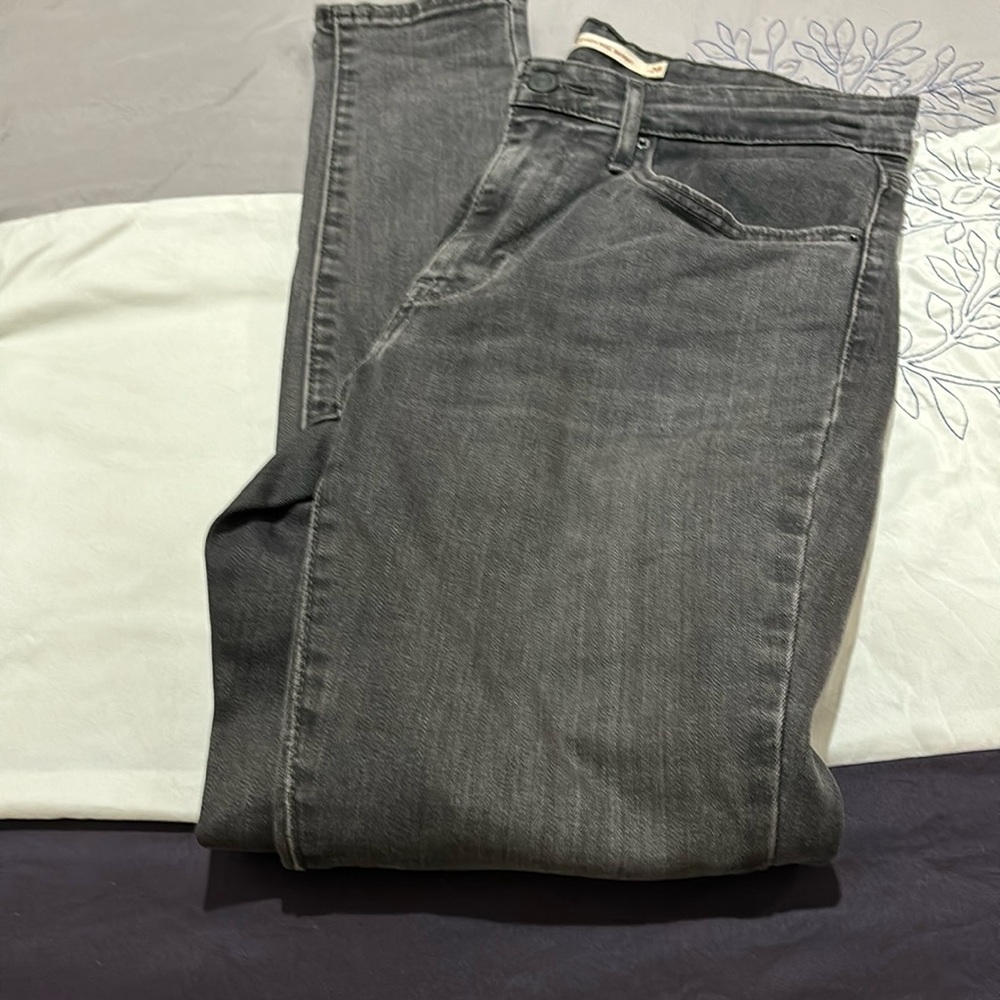 Levis
